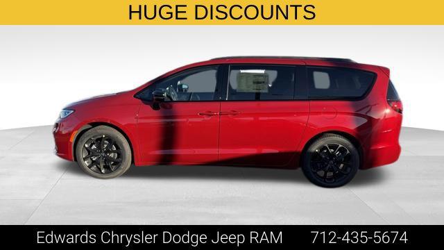 2026 Chrysler Pacifica Select AWD
