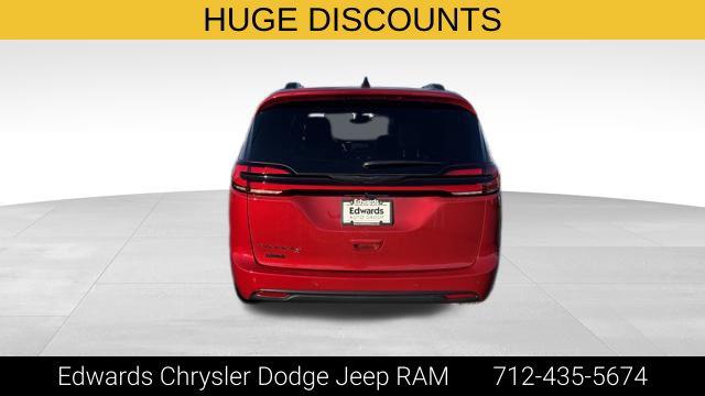 2026 Chrysler Pacifica Select AWD