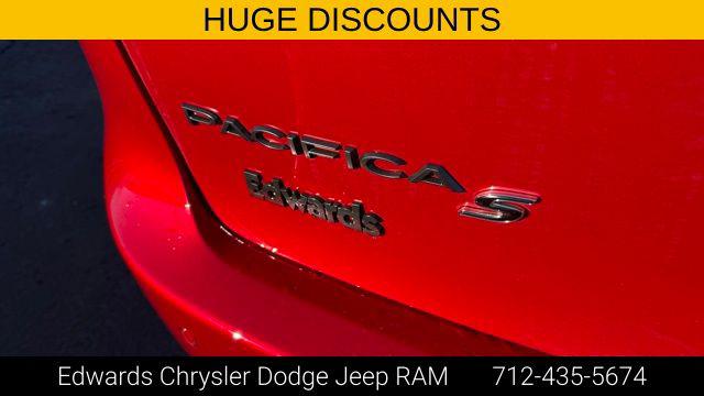 2026 Chrysler Pacifica Select AWD