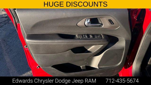 2026 Chrysler Pacifica Select AWD