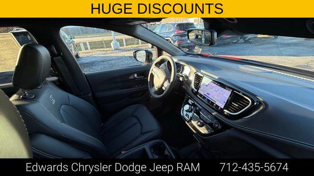 2026 Chrysler Pacifica Select AWD