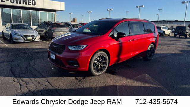 2026 Chrysler Pacifica Select AWD