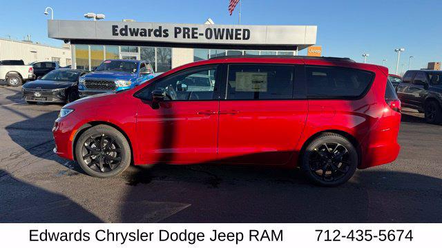 2026 Chrysler Pacifica Select AWD
