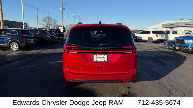 2026 Chrysler Pacifica Select AWD