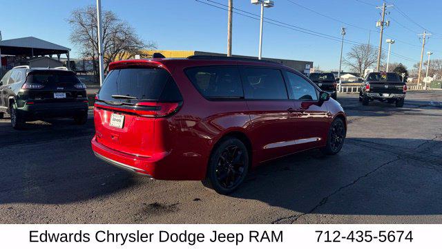 2026 Chrysler Pacifica Select AWD