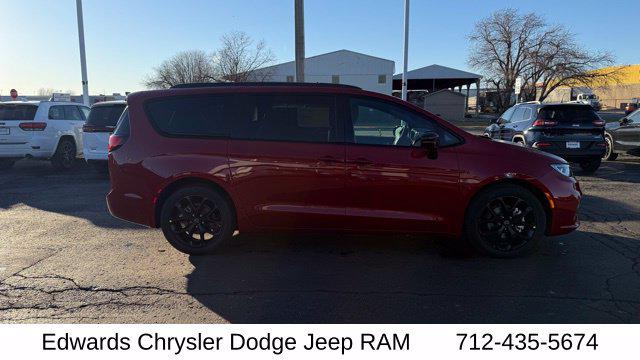 2026 Chrysler Pacifica Select AWD