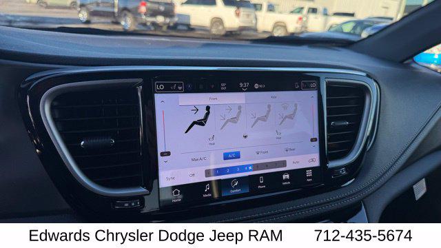 2026 Chrysler Pacifica Select AWD