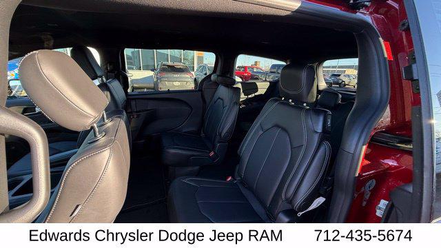 2026 Chrysler Pacifica Select AWD