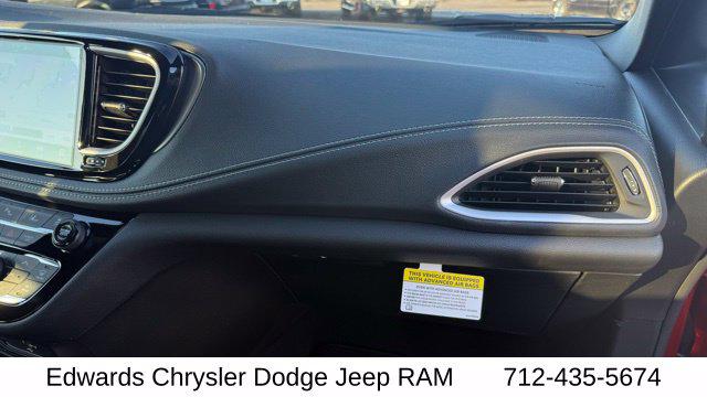 2026 Chrysler Pacifica Select AWD