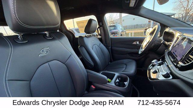 2026 Chrysler Pacifica Select AWD