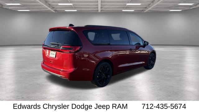 2026 Chrysler Pacifica Select AWD