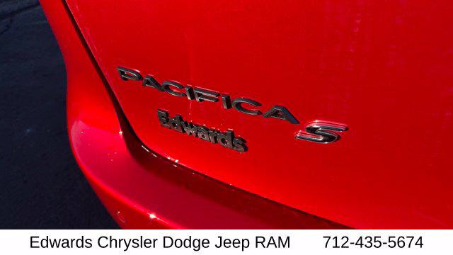 2026 Chrysler Pacifica Select AWD