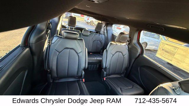 2026 Chrysler Pacifica Select AWD