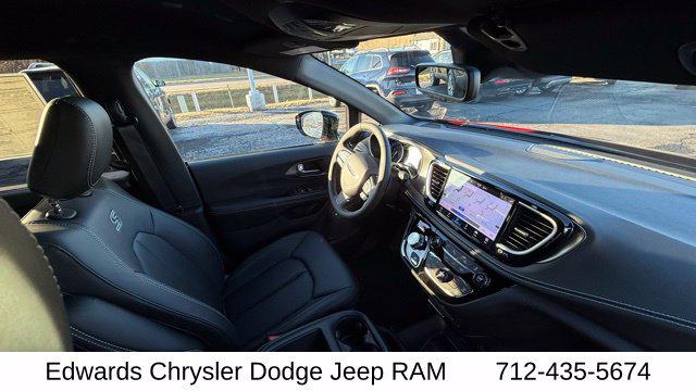 2026 Chrysler Pacifica Select AWD