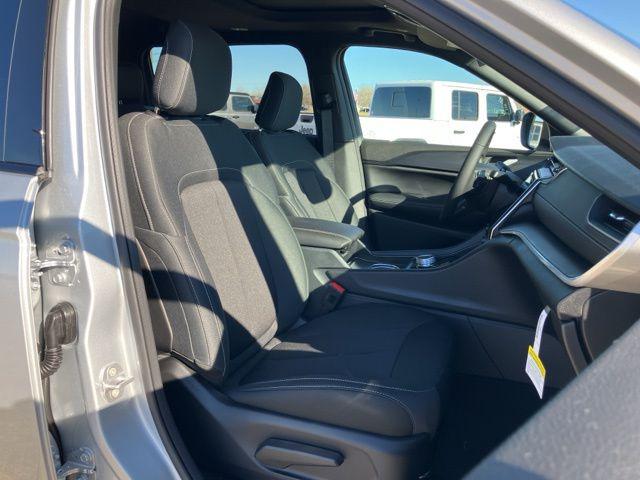 2026 Jeep Grand Cherokee L Altitude 4x2