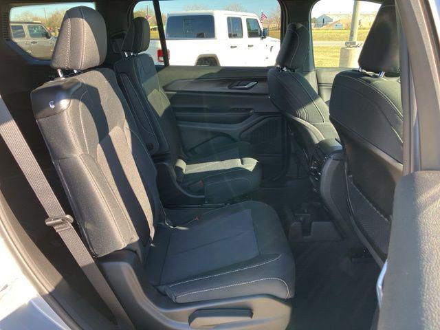 2026 Jeep Grand Cherokee L Altitude 4x2