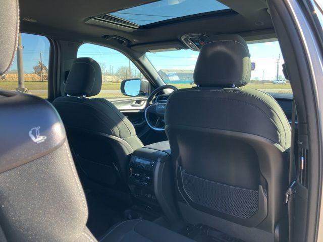 2026 Jeep Grand Cherokee L Altitude 4x2