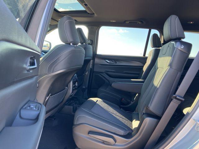 2026 Jeep Grand Cherokee L Altitude 4x2