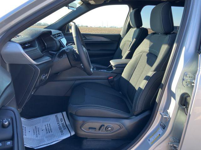 2026 Jeep Grand Cherokee L Altitude 4x2