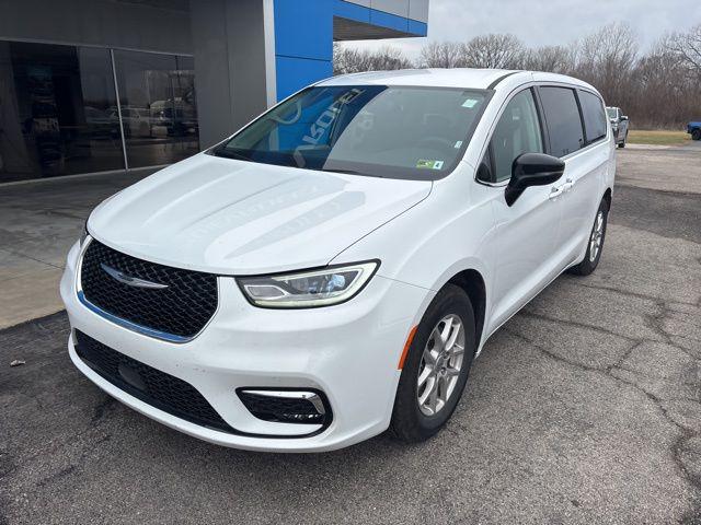 2024 Chrysler Pacifica Touring L for sale in Chanute, KS