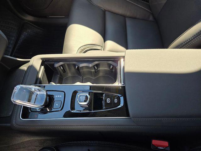 2026 Volvo XC90 Plug-In Hybrid Ultra, T8 AWD, Electric/Gasoline, Bright, 7 Seats