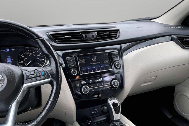 2022 Nissan Rogue Sport SL FWD Xtronic CVT