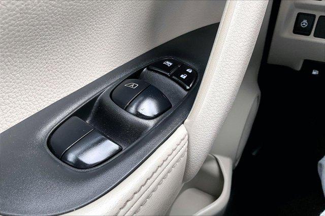 2022 Nissan Rogue Sport SL FWD Xtronic CVT