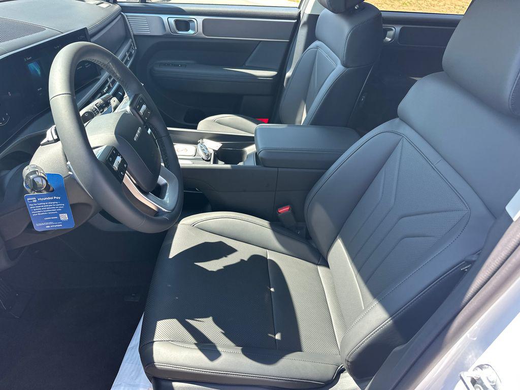New 2026 White HYUNDAI SEL FWD image 10