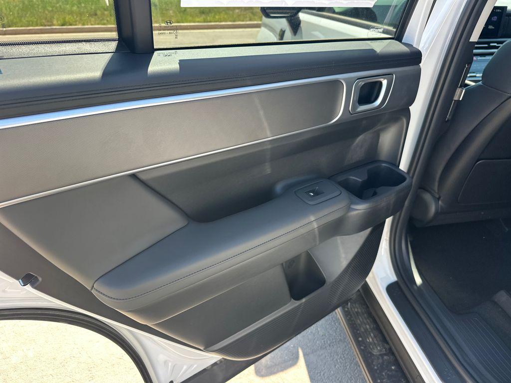 New 2026 White HYUNDAI SEL FWD image 22