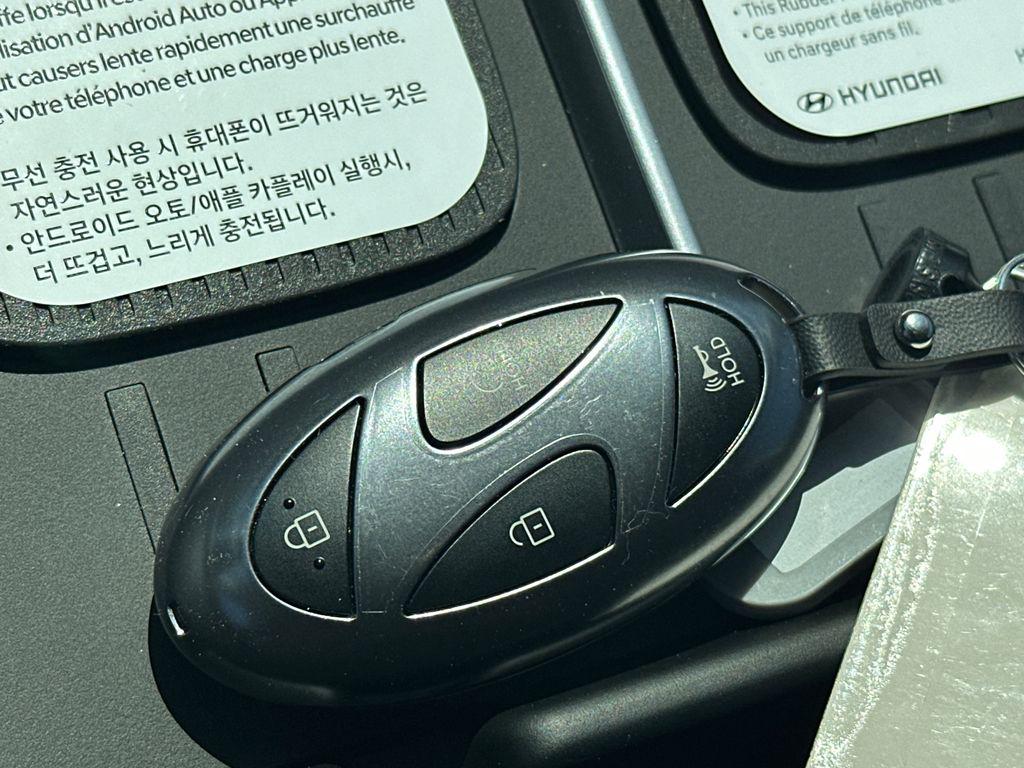 New 2026 White HYUNDAI SEL FWD image 33