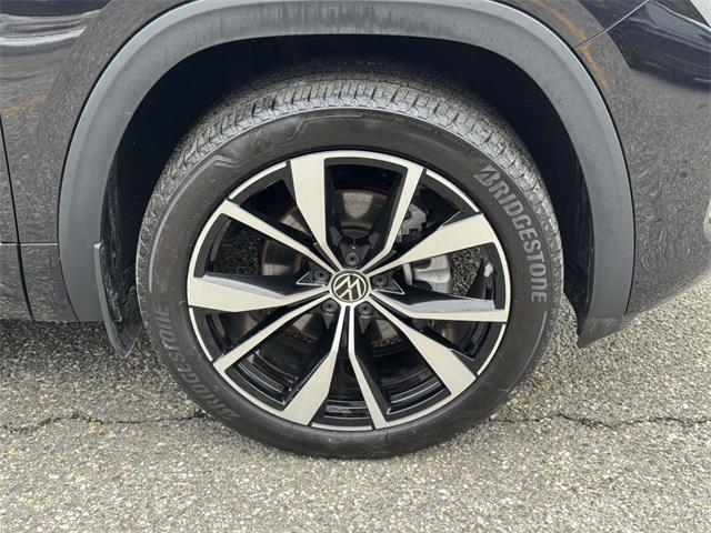2025 Volkswagen Atlas Cross Sport 2.0T SEL Premium R-Line