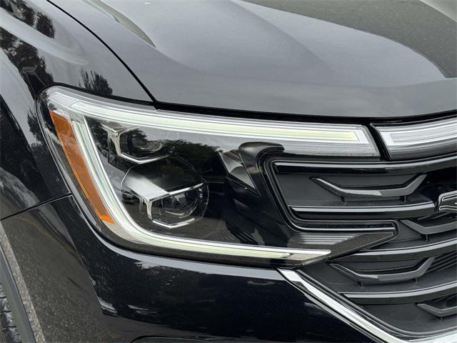 2025 Volkswagen Atlas Cross Sport 2.0T SEL Premium R-Line
