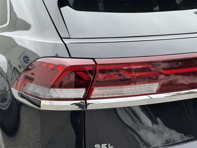 2025 Volkswagen Atlas Cross Sport 2.0T SEL Premium R-Line