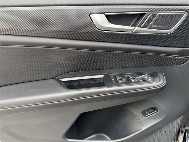 2025 Volkswagen Atlas Cross Sport 2.0T SEL Premium R-Line