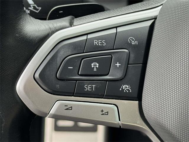 2025 Volkswagen Atlas Cross Sport 2.0T SEL Premium R-Line
