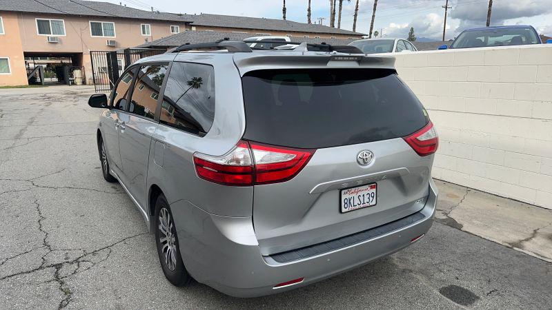 2019 Toyota Sienna XLE 8 Passenger