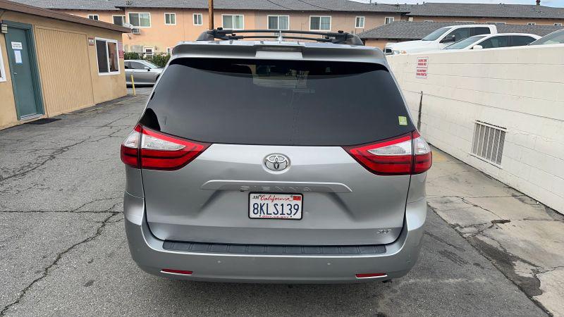 2019 Toyota Sienna XLE 8 Passenger