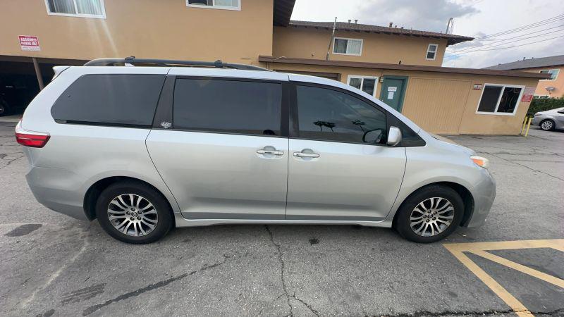2019 Toyota Sienna XLE 8 Passenger