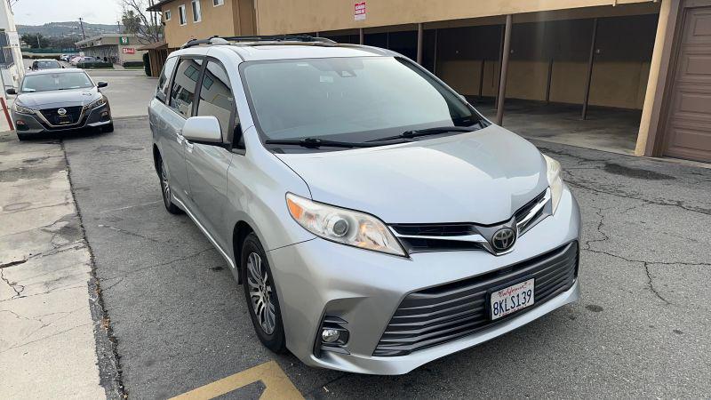 2019 Toyota Sienna XLE 8 Passenger