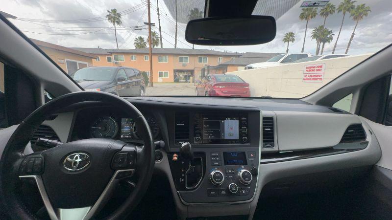 2019 Toyota Sienna XLE 8 Passenger