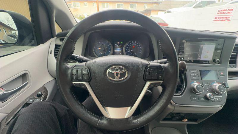 2019 Toyota Sienna XLE 8 Passenger