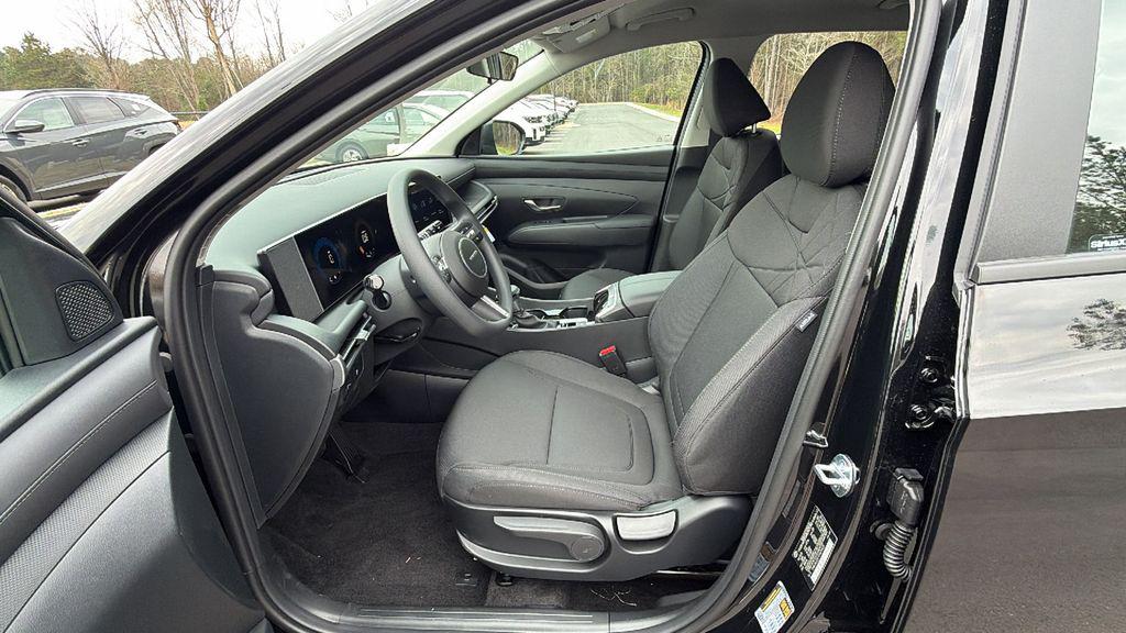New 2026 Phantom Black HYUNDAI SE FWD image 10