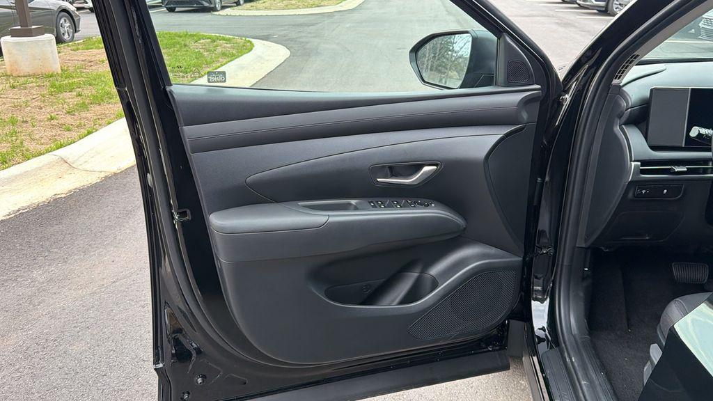 New 2026 Phantom Black HYUNDAI SE FWD image 12