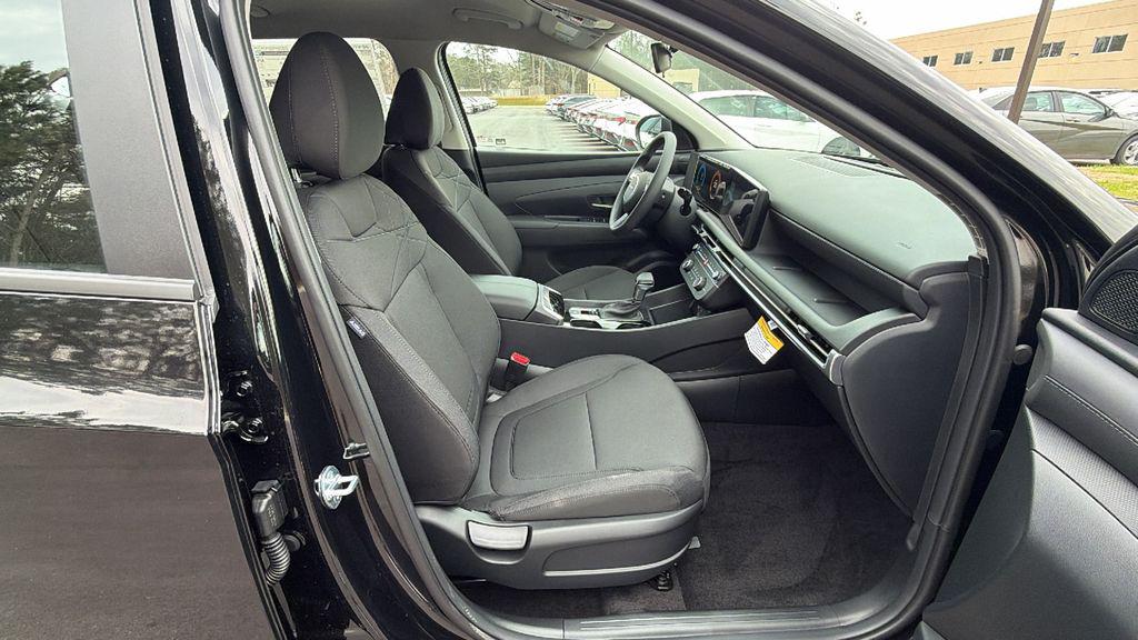 New 2026 Phantom Black HYUNDAI SE FWD image 15