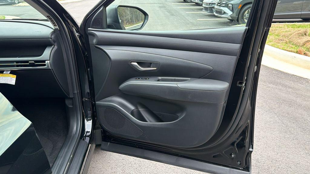 New 2026 Phantom Black HYUNDAI SE FWD image 16