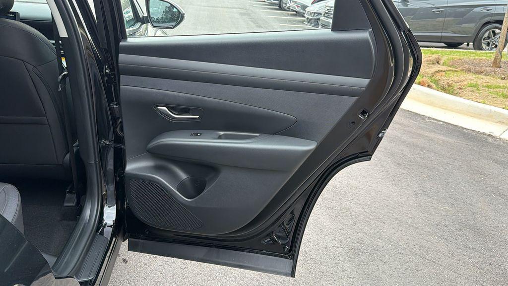 New 2026 Phantom Black HYUNDAI SE FWD image 18