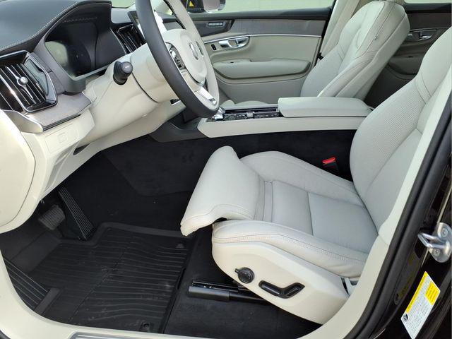 2026 Volvo XC90 Ultra, B6 AWD Gas (mild hybrid), Gasoline, Bright, 7 Seats