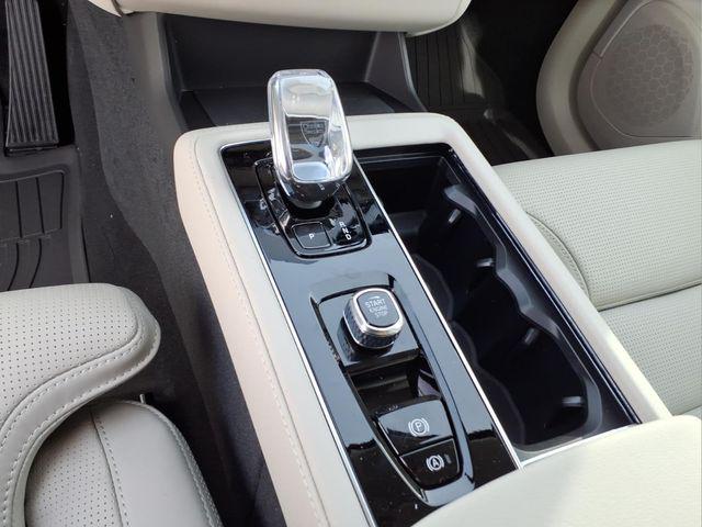 2026 Volvo XC90 Ultra, B6 AWD Gas (mild hybrid), Gasoline, Bright, 7 Seats
