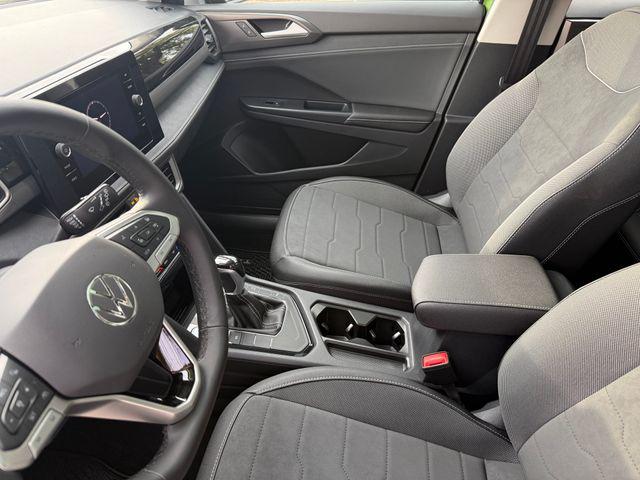 2026 Volkswagen Taos SE Black