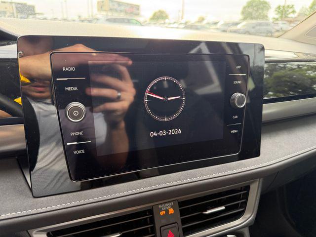 2026 Volkswagen Taos SE Black